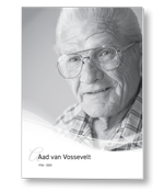 Rouwkaart met groot portret en sierlijk kader