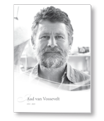Rouwkaart met groot portret en sierlijk kader