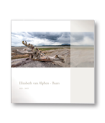 Rouwkaart met drijfhout op het strand en balk