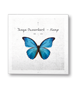 Rouwkaart met vlinder in silhouette met abstracte achtergrond