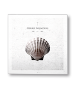 Rouwkaart met schelp in silhouette met abstracte achtergrond