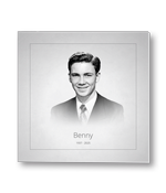 Rouwkaart met portret op grijze achtergrond