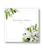 Rouwkaart met een wit met paars boeket