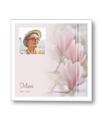 Rouwkaart met magnolia en een eigen foto in wit kader