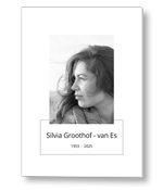 Rouwkaart met portret en naam op voorkant